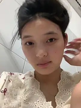 Snapshot of Suzu_xx01 chatting on May 2026 01:31:01 PM Suzu xx01 online show from May 2026 01:31:01 PM