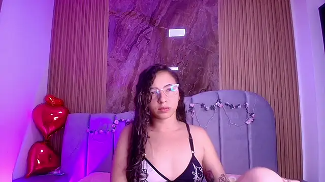 Snapshot of sarita_blondi chatting on April 2026 12:03:01 PM sarita blondi online show from April 2026 12:03:01 PM