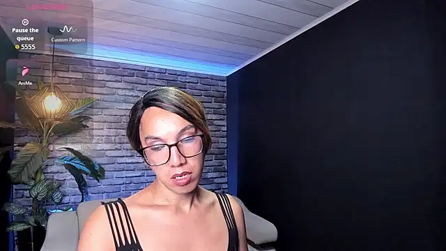 isabella star  online show from May 2026 12:00:02 PM