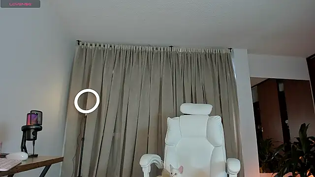 karinnixx online show from March 2026 02:45:02 PM