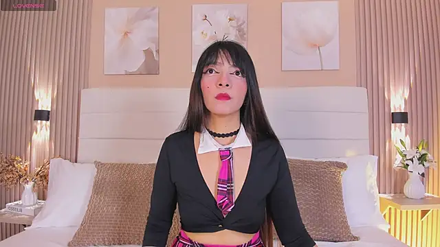 Snapshot of LisaLain chatting on April 2026 12:00:01 PM LisaLain online show from April 2026 12:00:01 PM