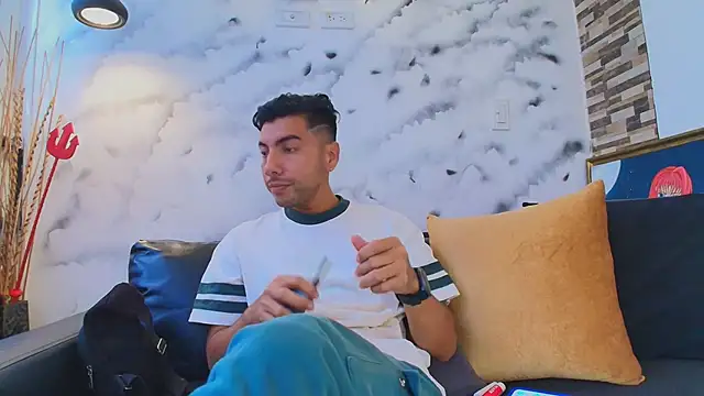 Max Hornye online show from March 2026 06:44:01 PM