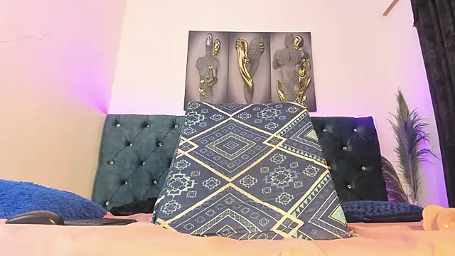 Roxanna 0 online show from April 2026 12:01:01 PM