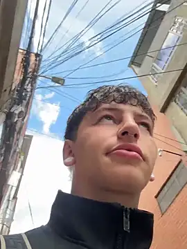 ARON LUXX online show from May 2026 02:46:02 PM