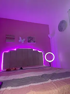 SofiaSiren online show from April 2026 02:05:02 AM