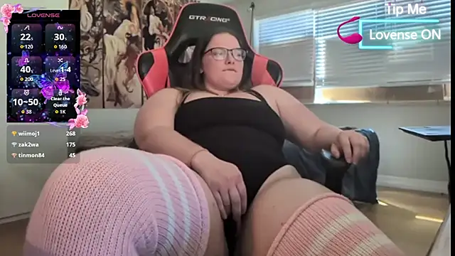 Snapshot of lillythotz chatting on April 2026 08:51:01 PM lillythotz online show from April 2026 08:51:01 PM