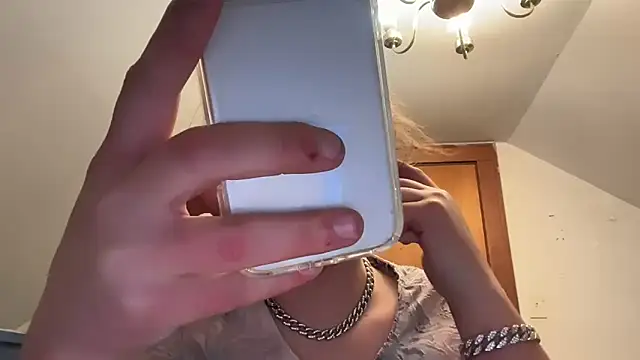 RaeganV online show from February 2026 07:18:01 AM