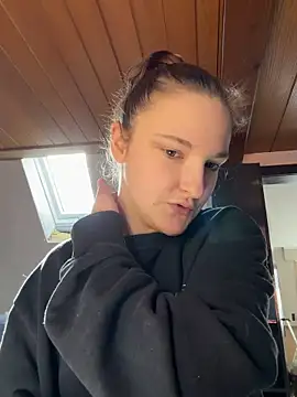 ViviLuu online show from March 2026 10:43:01 AM