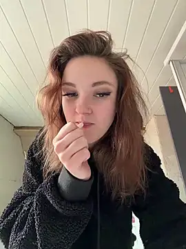 ViviLuu online show from March 2026 10:18:02 AM