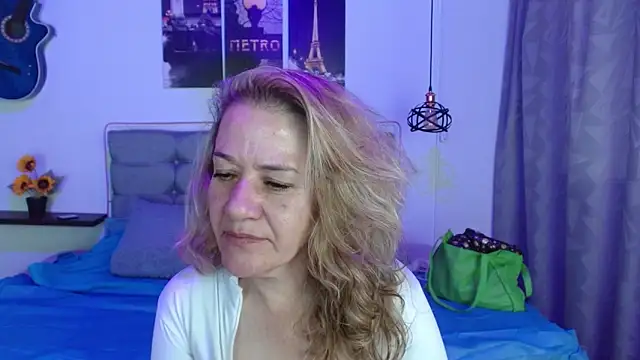 Snapshot of andreea_xx chatting on February 2026 01:41:02 PM andreea xx online show from February 2026 01:41:02 PM