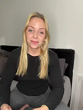 Snapshot of emily-becker22 chatting on February 2026 07:32:02 PM emily-becker22 online show from February 2026 07:32:02 PM