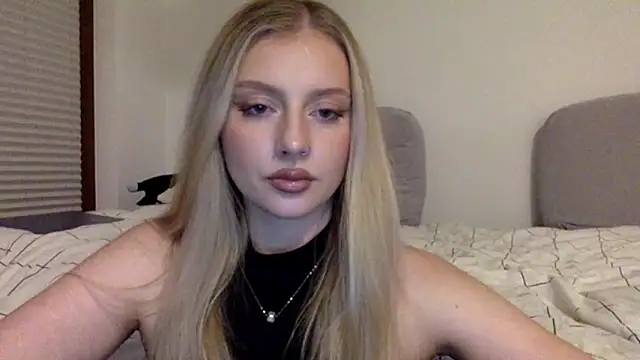 Snapshot of MayaWetDream chatting on February 2026 05:28:01 PM MayaWetDream online show from February 2026 05:28:01 PM