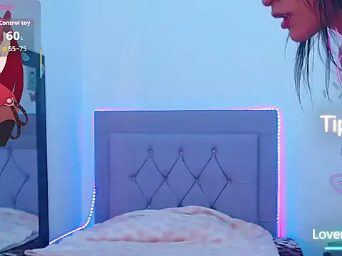 Snapshot of moonlyvelvet chatting on February 2026 08:57:02 PM moonlyvelvet online show from February 2026 08:57:02 PM