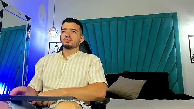 Logan Wolf-js online show from July 2026 11:28:01 AM