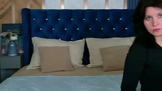 Milana Bold online show from March 2026 08:37:01 PM