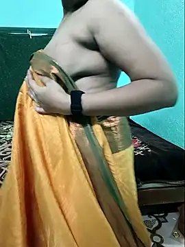 Snapshot of Tamilkannadacouple chatting on April 2026 06:10:01 PM Tamilkannadacouple online show from April 2026 06:10:01 PM