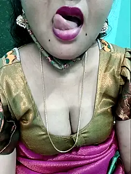 Snapshot of Tamilkannadacouple chatting on April 2026 06:14:02 AM Tamilkannadacouple online show from April 2026 06:14:02 AM