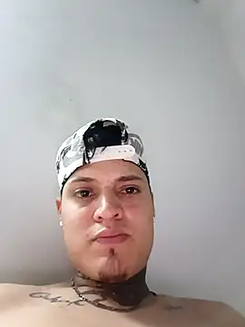 Snapshot of elvaquero06 chatting on April 2026 04:21:01 AM elvaquero06 online show from April 2026 04:21:01 AM