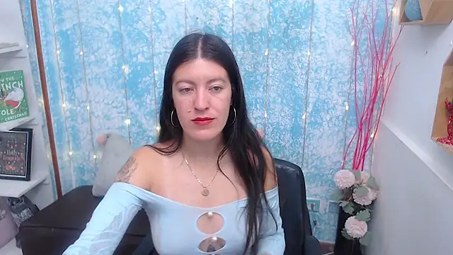 HannaOwen  online show from April 2026 01:56:01 PM