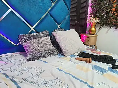 Snapshot of VenuzNaughty chatting on February 2026 12:23:01 PM VenuzNaughty online show from February 2026 12:23:01 PM