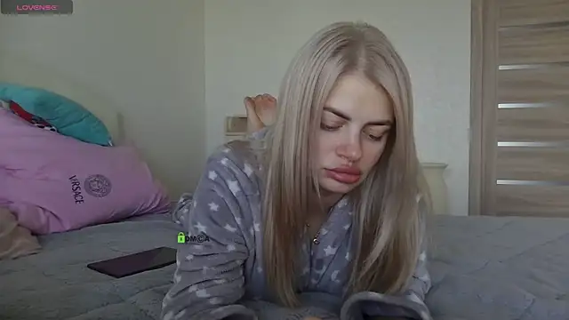 ShamlesssAdell online show from May 2026 05:13:01 AM