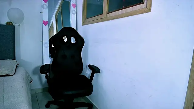 Sharlott 3 online show from March 2026 12:33:01 PM