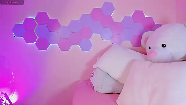 Nicole Whittee online show from March 2026 08:37:01 PM