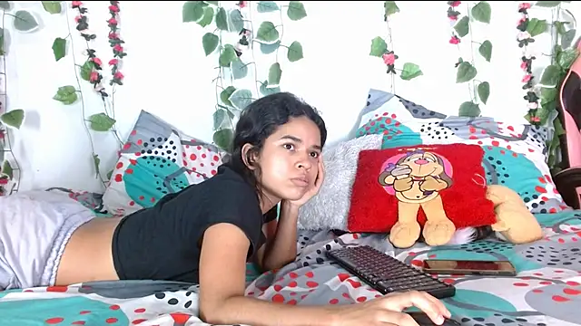 karolsweetvagi online show from July 2026 07:44:01 PM