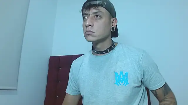 Snapshot of SkinnyDevil12 chatting on February 2026 04:21:02 AM SkinnyDevil12 online show from February 2026 04:21:02 AM