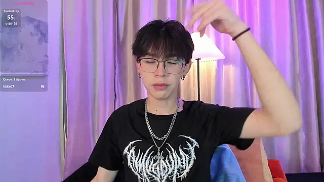 Demian Hush online show from May 2026 03:25:01 AM