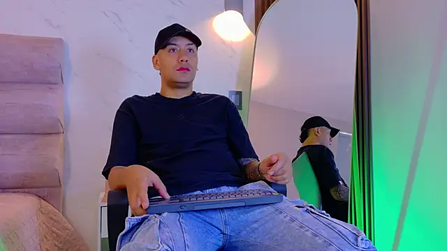 Snapshot of TommyBlue_ chatting on February 2026 03:16:02 PM TommyBlue online show from February 2026 03:16:02 PM