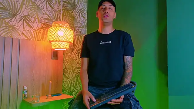 Snapshot of TommyBlue_ chatting on February 2026 06:03:02 PM TommyBlue online show from February 2026 06:03:02 PM