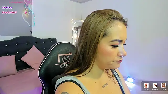 LUNAKITTY TAY online show from April 2026 11:35:02 AM