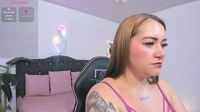 LUNAKITTY TAY online show from June 2026 11:30:02 AM