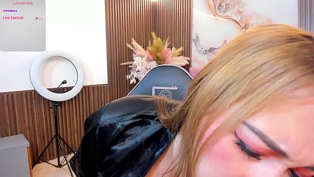 LUNAKITTY TAY online show from July 2026 11:37:02 AM