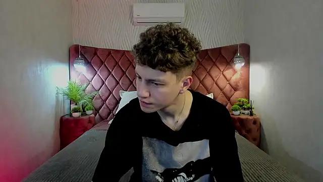 Snapshot of StefanBev chatting on March 2026 08:05:01 PM StefanBev online show from March 2026 08:05:01 PM