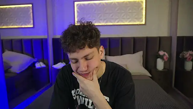 Snapshot of StefanBev chatting on March 2026 08:02:01 PM StefanBev online show from March 2026 08:02:01 PM