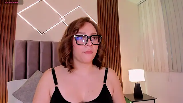 Snapshot of SimonaStar chatting on February 2026 11:58:02 AM SimonaStar online show from February 2026 11:58:02 AM