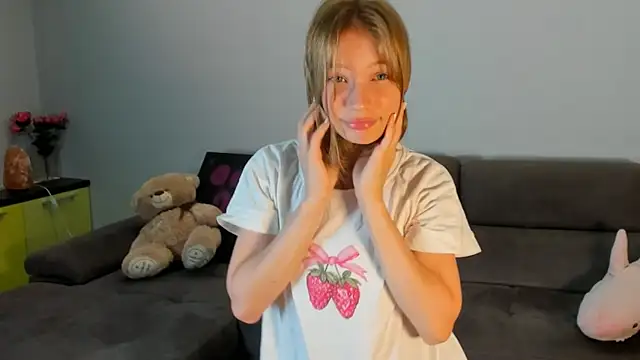 Kiracute18 online show from June 2026 04:37:02 PM