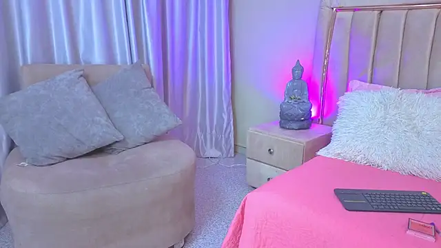 Mia Naive online show from May 2026 12:00:02 PM