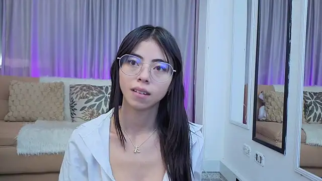 Mia Naive online show from May 2026 12:02:01 PM