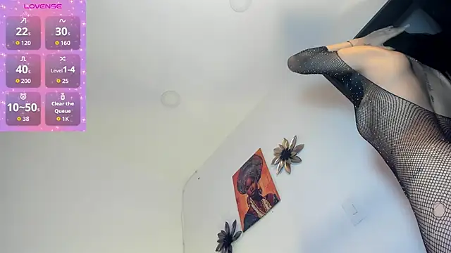 MiaEvans0 online show from May 2026 07:42:02 PM