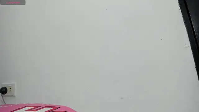 MiaEvans0 online show from May 2026 06:48:01 PM