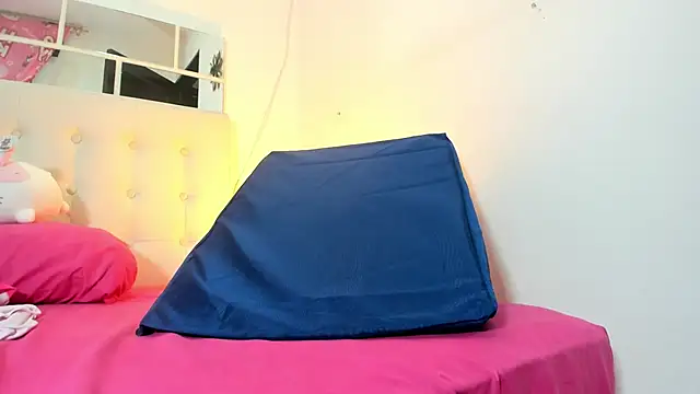 MiaEvans0 online show from May 2026 04:11:02 PM