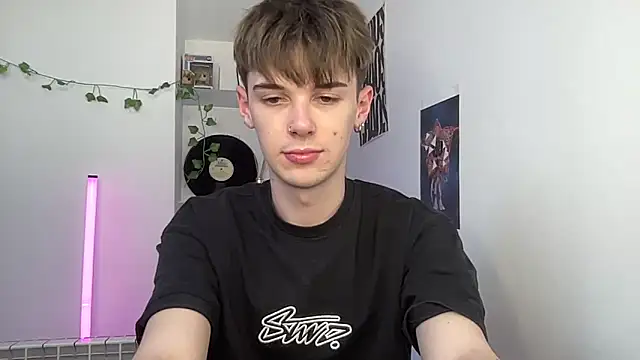 YourMilkyGuy online show from May 2026 02:58:02 PM