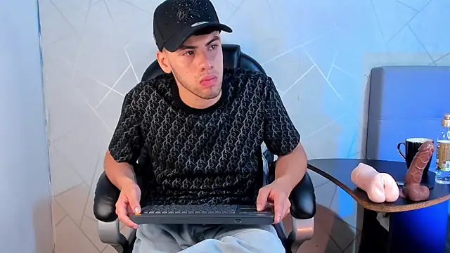 Snapshot of Milo_Thompson chatting on March 2026 04:13:02 AM Milo Thompson online show from March 2026 04:13:02 AM