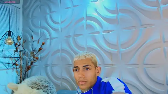 ItsZairen online show from March 2026 03:17:01 AM