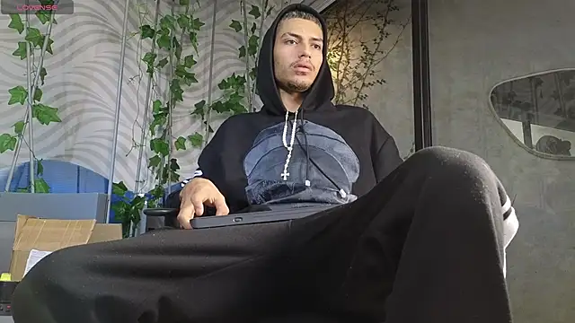 ItsZairen online show from June 2026 03:27:02 AM