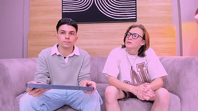 close friends online show from May 2026 07:55:02 PM