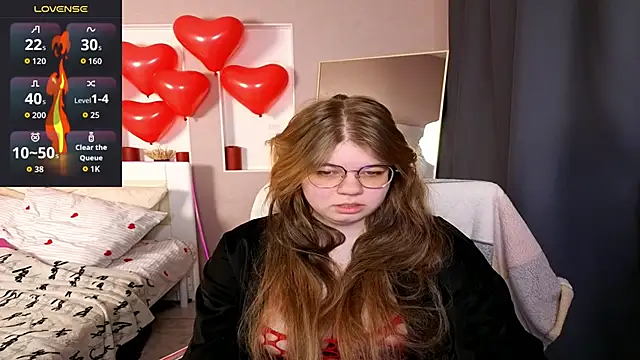 AminaBloom online show from February 2026 11:04:01 AM